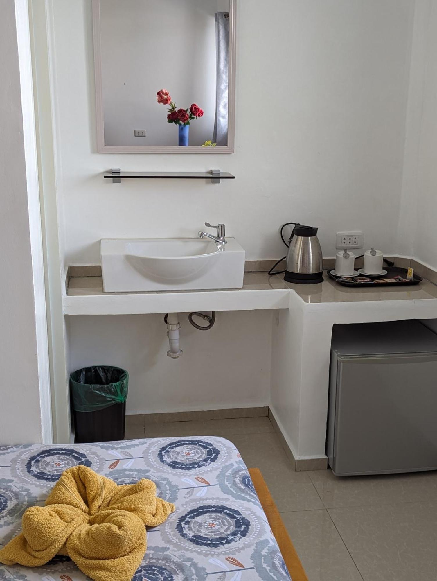Astillo'S Guest Houses モアルボアル 部屋 写真