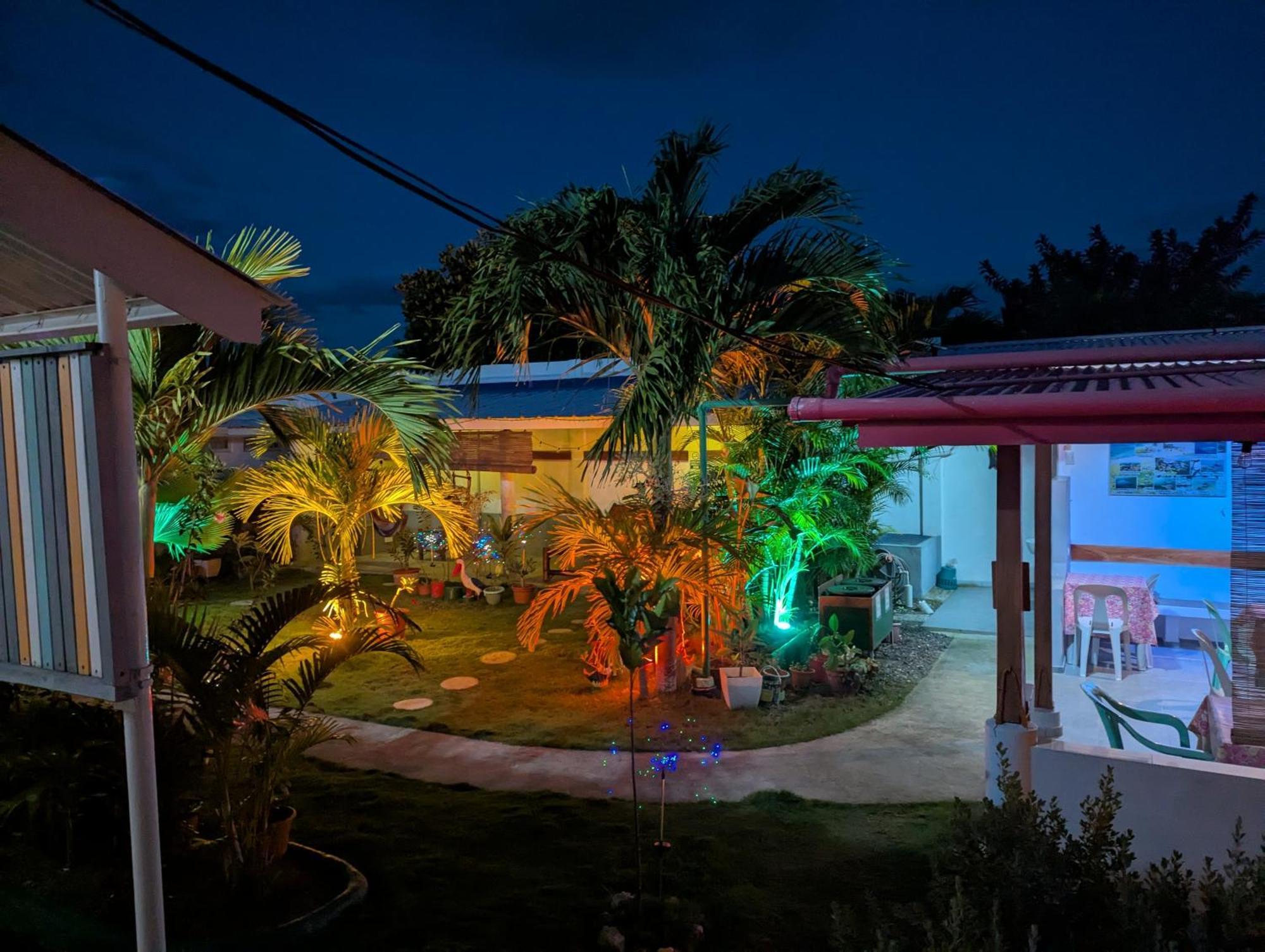 Astillo'S Guest Houses モアルボアル 部屋 写真